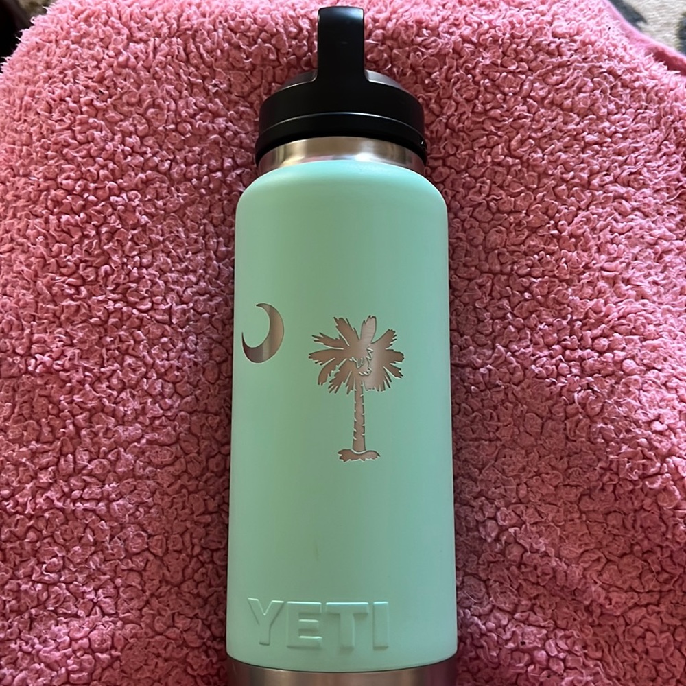 Yeti 46 oz water bottle with chug cap new never used. SC state flag etched